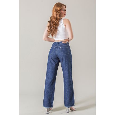 Calça jeans wide leg barra desfiada