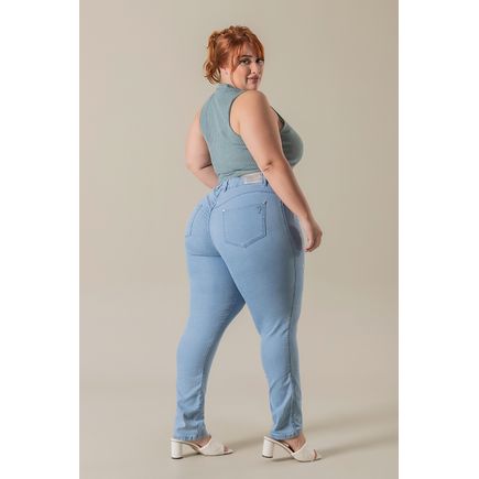 Calça jeans cigarrete delavê plus size